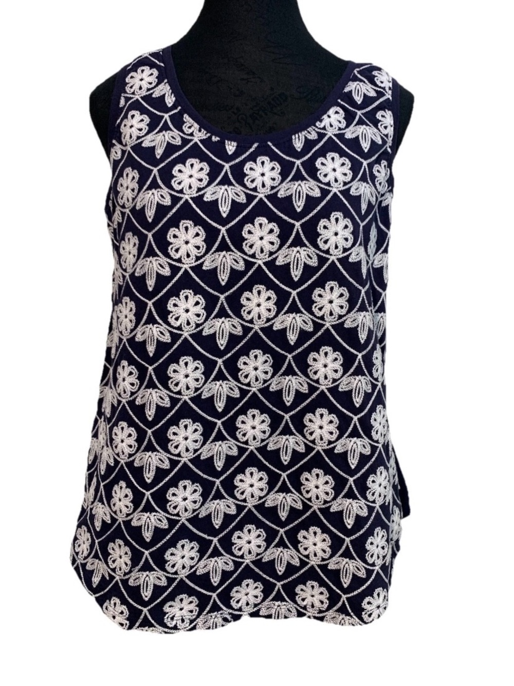 Croft & Barrow Navy Blue and White Embroidered Sleeveless Top Women’s Sz M Boho